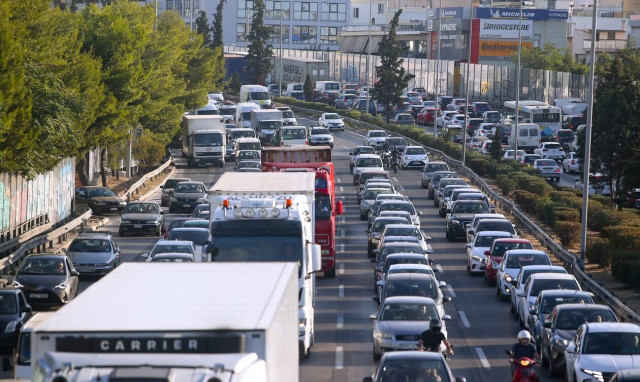 Κηφισός: Ο «Γολγοθάς» των οδηγών στην κίνηση – Τι συμβαίνει στο «Ποτάμι», τι προτείνουν οι ειδικοί