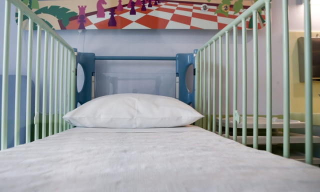 Λάρισα: Στο νοσοκομείο 3χρονο κοριτσάκι που κατανάλωσε νέφτι