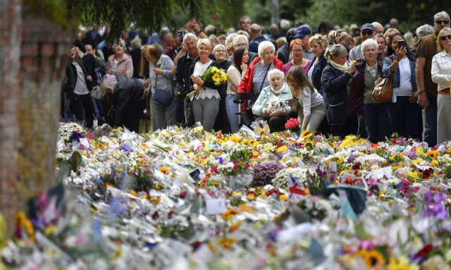 Ελισάβετ: Έκκληση στους πολίτες να μη στέκονται πλέον στην ουρά - Αναμονή έως και 24 ώρες