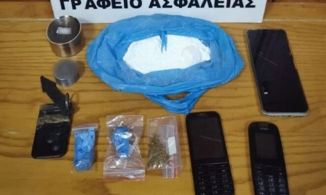 Πιερία: Πέταξαν από το παράθυρο του αυτοκινήτου την κοκαΐνη για να αποφύγουν τη σύλληψη