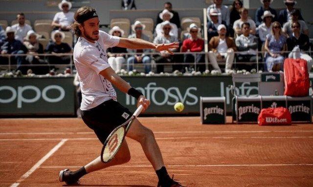 Τα μαθήματα του Στέφανου Τσιτσιπά για την ελληνική σημαία στο Twitter και η «υπερηφάνεια»