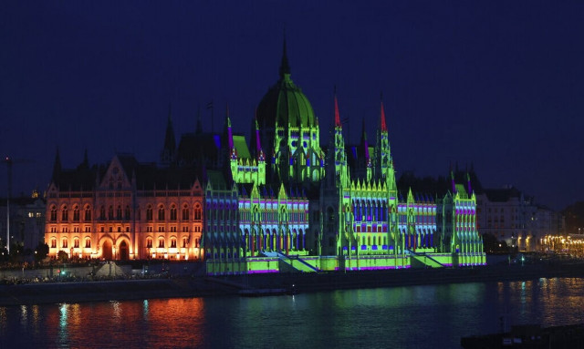 «Τρέχει» η Ουγγαρία για μην χάσει τα κονδύλια από τις Βρυξέλλες