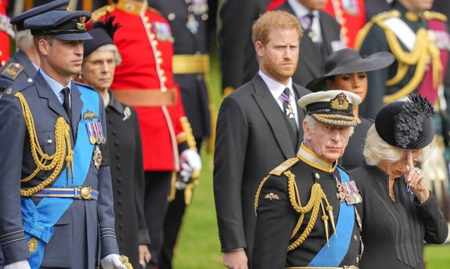 Βασιλιάς Κάρολος: Η συμφιλίωση Ουίλιαμ και Χάρι η πρώτη πρόκληση του νέου του ρόλου