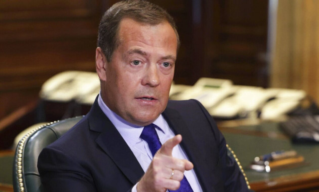 Μεντβέντεφ: Λουγκανσκ και Ντονέτσκ πρέπει να κάνουν δημοψήφισμα για την ένταξή τους στη Ρωσία