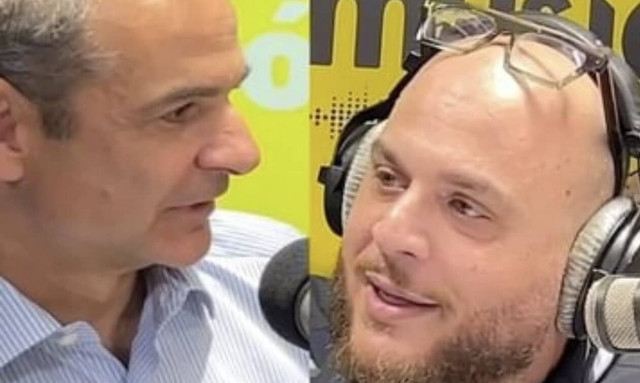 Ο Κυριάκος Μητσοτάκης έπαιξε «Πάρε 5 δώσε 3» με τον Φάνη Λαμπρόπουλο