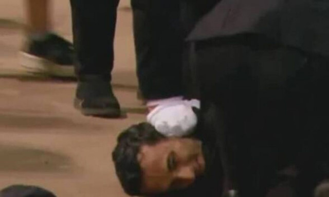 Βασίλισσα Ελισάβετ: Ο άνδρας που συνελήφθη όταν όρμησε στο φέρετρο πίστευε ότι... ήταν ζωντανή