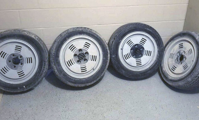 Πόσο πωλούνται οι τροχοί μιας ιστορικής BMW M1;