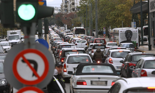 Κίνηση LIVE: Ταλαιπωρία από νωρίς για τους οδηγούς – Ποιους δρόμους να αποφύγετε