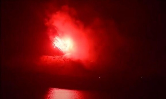 Σαντορίνη: Εντυπωσιακή αναπαράσταση της έκρηξης του ηφαιστείου (vid)