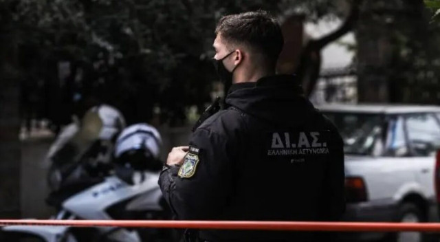 Εντόπισε κλεμμένα δαχτυλίδια του γιου του σε βιτρίνα κοσμηματοπωλείου στο Σύνταγμα!