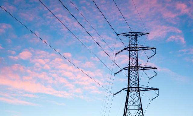 Ρεπορτάζ Newsbomb: Γιατί αυξάνεται η τιμή του ρεύματος - Ποιοι παράγοντες την επηρεάζουν