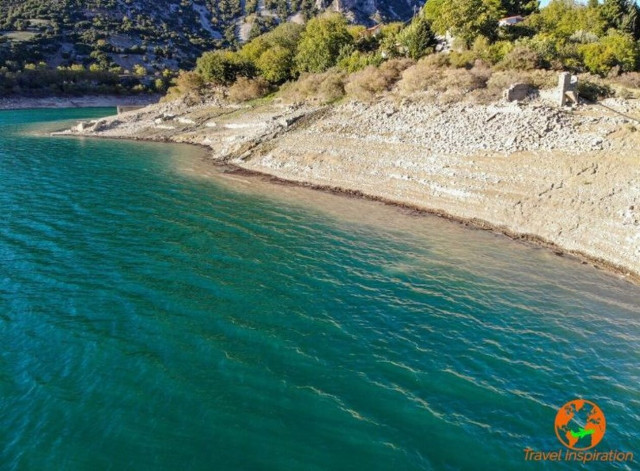 Κάλλιο, το χωριό φάντασμα που «χάθηκε» στα νερά του Μόρνου