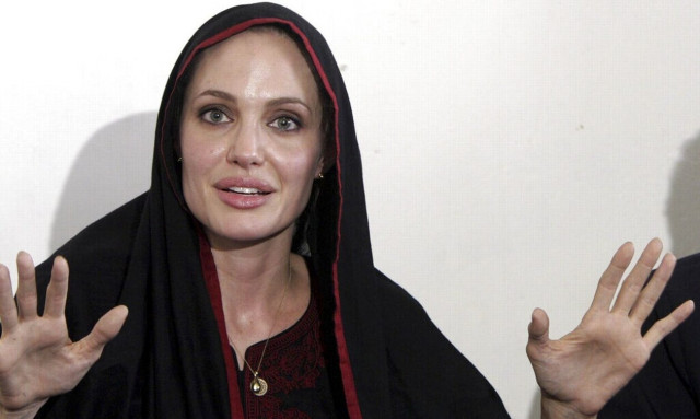 Στο Πακιστάν η Αντζελίνα Τζολί μετά τις φονικές πλημμύρες - Σε έξι μήνες θα υποχωρήσουν τα νερά