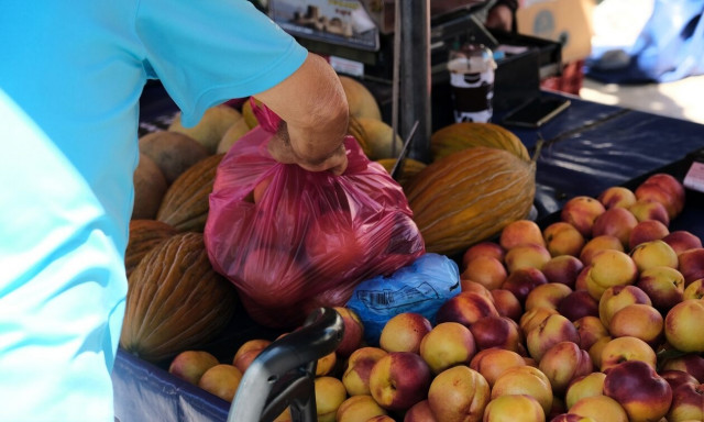 Ακρίβεια - Λαϊκές: Αγωνία για το κόστος παραγωγής – Μάχη να συγκρατηθούν οι τιμές