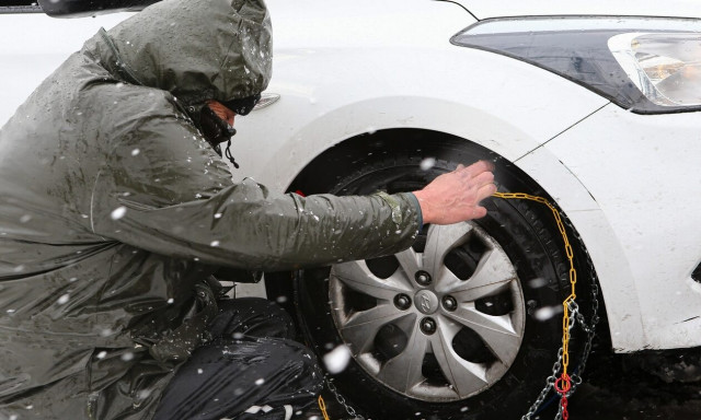 Υποχρεωτικές για όλους τους οδηγούς οι αλυσίδες από τον Οκτώβριο - Τιμές ανά είδος