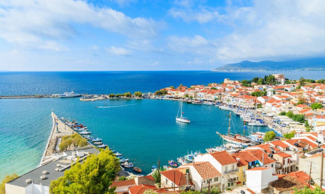 Ανοίγουν αύριο (26/9) οι αιτήσεις των voucher 300 ευρώ για χειμερινές διακοπές