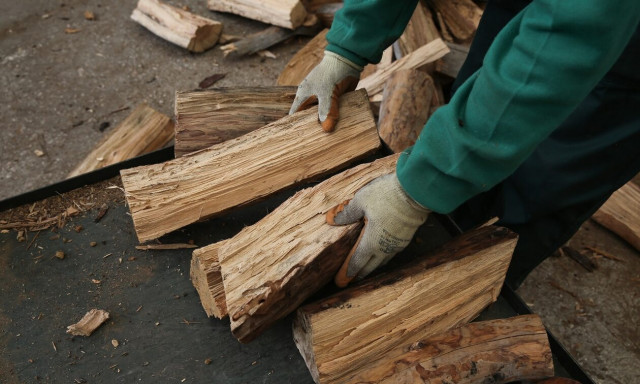 Ρεπορτάζ Newsbomb.gr: Αισχροκέρδεια στα καυσόξυλα - Στα ύψη η τιμή τους, λόγω τεχνητών ελλείψεων