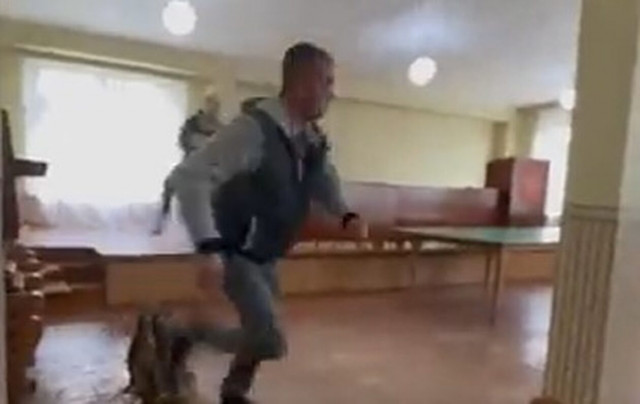 Ρωσία: Άνδρας άνοιξε πυρ μέσα σε στρατολογικό κέντρο