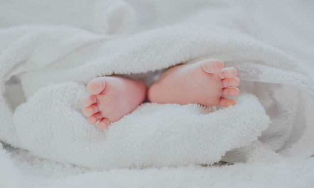 Μεσσηνία: Σε κρίσιμη κατάσταση το βρέφος - Προθεσμία να απολογηθούν πήραν οι γονείς