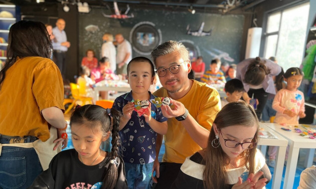 «Ταξίδι στην Ελλάδα» για μικρούς Κινέζους με τα παιχνίδια του Μουσείου Μπενάκη