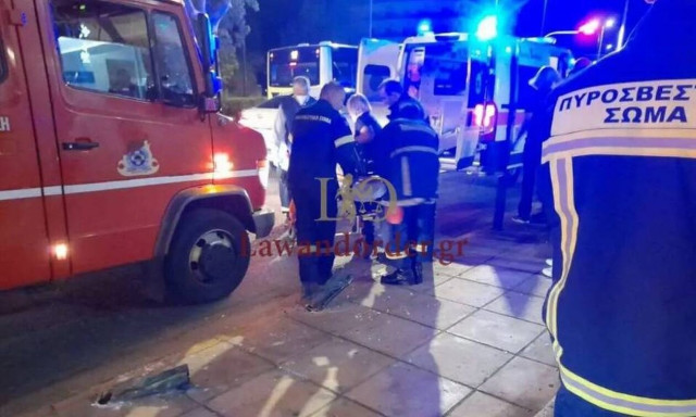 Σοβαρό τροχαίο στη Γλυφάδα με δύο τραυματίες