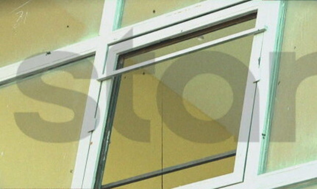 Τρόμος για μαθήτρια στις Αχαρνές: Έσπασε τζάμι παραθύρου και έπεσε στο κεφάλι της