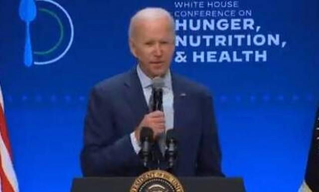 Νέα γκάφα Μπάιντεν: Ρωτούσε «πού είναι» για βουλευτή που έχει πεθάνει τον Αύγουστο σε τροχαίο (vid)