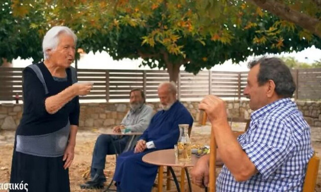 «Σήκω μπλιό από την καρέκλα!» – Δείτε το ξεκαρδιστικό σποτάκι για τον Ημιμαραθώνιο Κρήτης