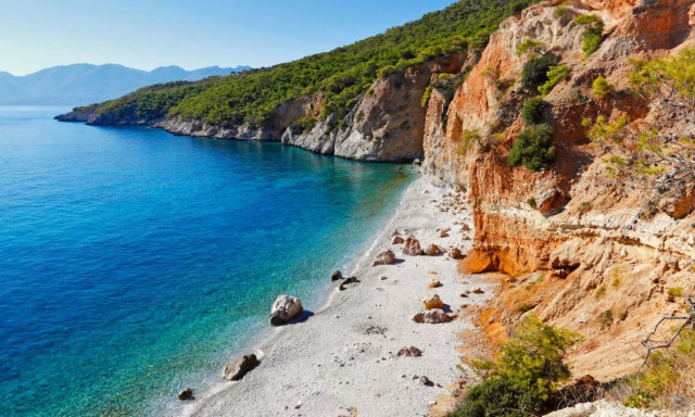 Αγκίστρι: Το καταπράσινο νησί του Aργοσαρωνικού