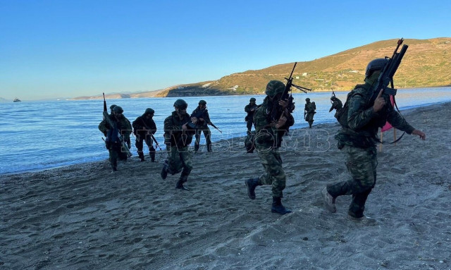 Άσκηση «Αργώ 22»: Έλληνες και Γάλλοι πεζοναύτες κάνουν απόβαση - Εντυπωσιακά βίντεο του Newsbomb.gr