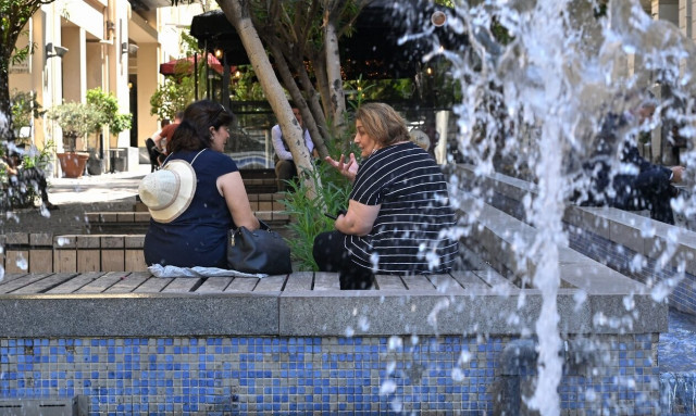 Καιρός: Στους 33 βαθμούς σκαρφαλώνει ο υδράργυρος την Παρασκευή - Πότε αλλάζει το σκηνικό του καιρού