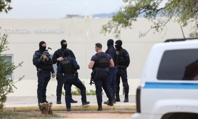 Πολυτεχνειούπολη - Μητέρα απαχθέντα: Απείλησαν με πιστόλι το παιδί, μαχαίρωσαν τον σύζυγό μου