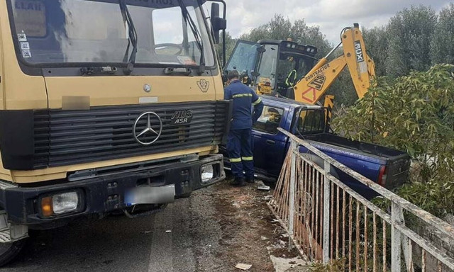 Αγρίνιο: Σοβαρό τροχαίο στη Λυσιμαχεία - Απεγκλωβίστηκε γυναίκα