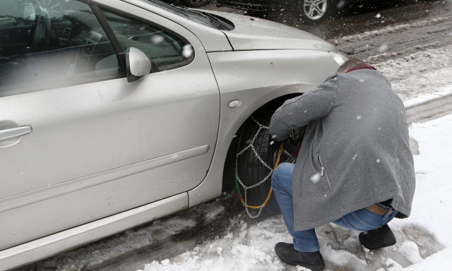 Από αύριο υποχρεωτικές οι αλυσίδες για όλα τα αυτοκίνητα - Θα πέφτουν πρόστιμα 80 ευρώ