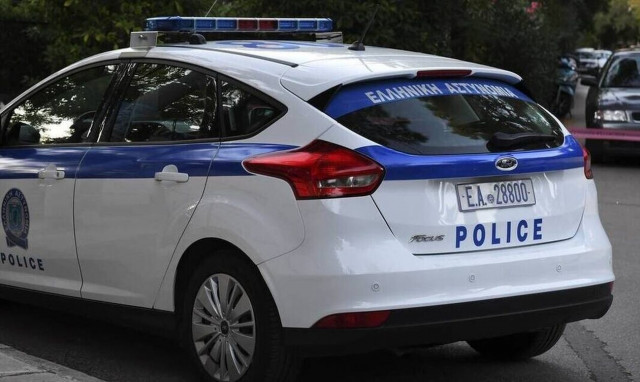 Βούλα: Χειροπέδες σε 15χρονο αναζητείται 13χρονος - Επιτέθηκαν με μαχαίρια σε 14χρονο