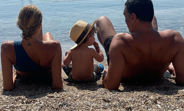 Βασίλης Κικίλιας: Σε εκδήλωση παραδοσιακών χορών με τον γιο του και την Τζένη Μπαλατσινού