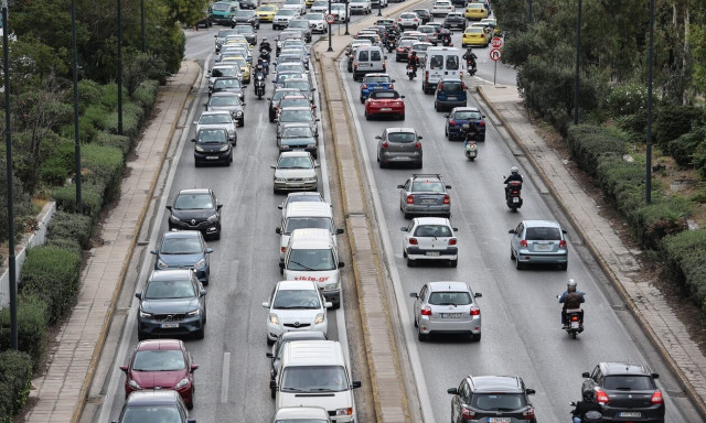 Κίνηση: Οπλιστείτε με υπομονή! Κόκκινη η Αττική - Κυκλοφοριακές ρυθμίσεις