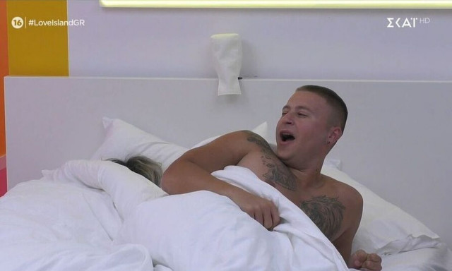 Love Island: Το πρώτο βράδυ των παικτών στη βίλα - Ξεκίνησαν οι κρεβατομουρμούρες