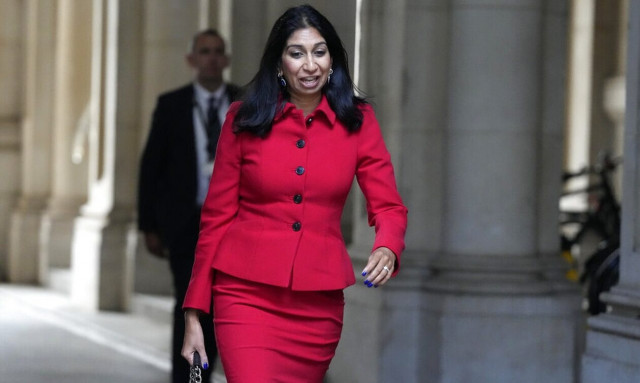 Βρετανία: Η υπουργός Εσωτερικών τονίζει ότι στη χώρα υπάρχουν πάρα πολλοί ανειδίκευτοι μετανάστες