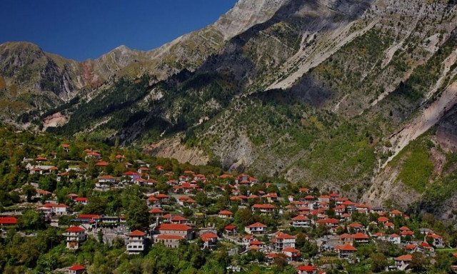 Θεοδώριανα: Το καταπράσινο χωριό με τον διπλό καταρράκτη