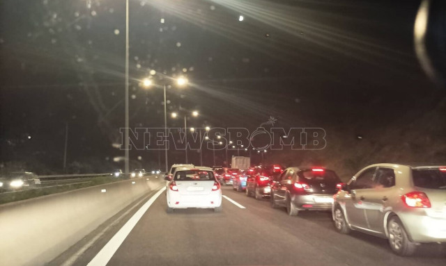 Ουρές χιλιομέτρων σε Κηφισό και Αθηνών - Κορίνθου