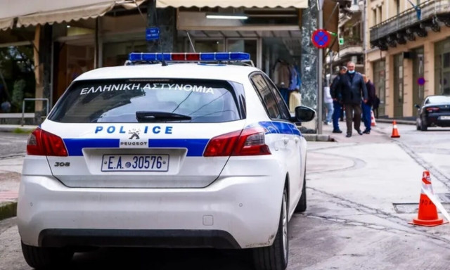 Παππούς κλώτσησε το 2 ετών εγγονάκι του μέσα σε ζαχαροπλαστείο!