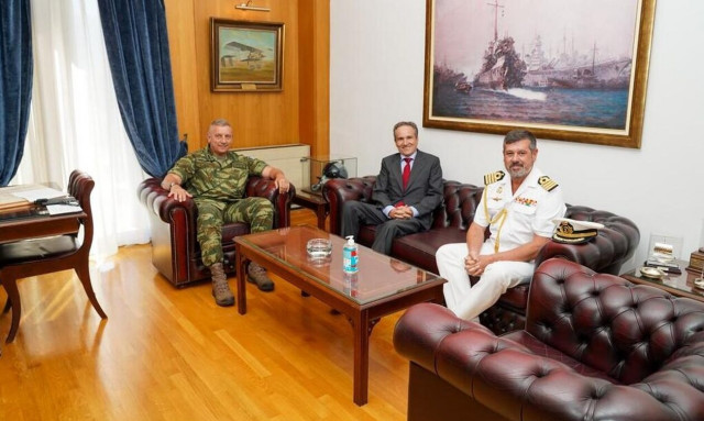 Συνάντηση του Αρχηγού ΓΕΕΘΑ με τον Πρέσβη της Ισπανίας στην Ελλάδα