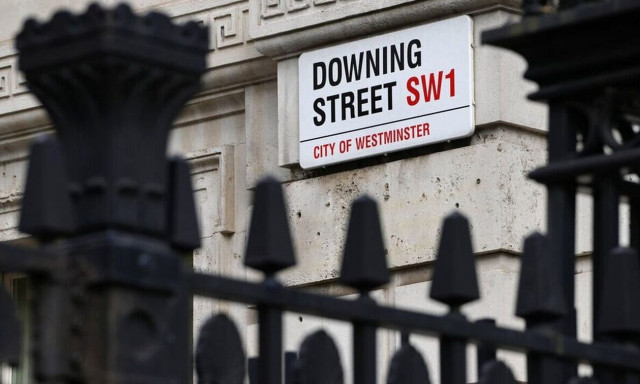 Δεν θα μειώσει το φόρο στα υψηλά εισοδήματα η βρετανική κυβέρνηση – Άτακτη υποχώρηση