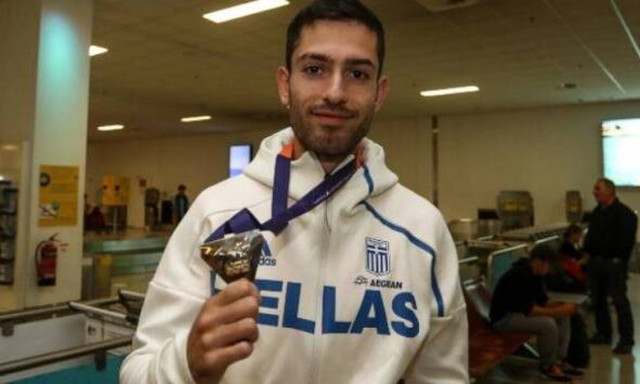 «Θεούλης» Τεντόγλου πήγε σε running στην Μύκονο, αλλά δεν έτρεξε επειδή ήταν πολλά τα 10 χλμ