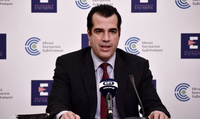 Πλεύρης: Επανεξετάζεται τον Οκτώβριο το θέμα των υγειονομικών σε αναστολή