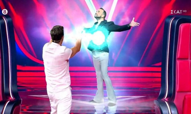 The Voice: Η εξαφάνιση του Μουζουράκη από τον Ρουβά και το μπλοκ στην Παπαρίζου στη λαμπερή πρεμιέρα