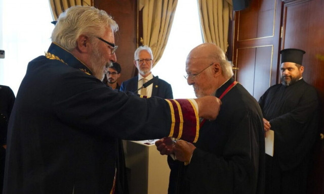 Ο Οικουμενικός Πατριάρχης τιμήθηκε από το Πανεπιστήμιο Πειραιώς