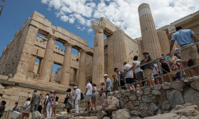 Ανατροπή με την «τουρίστρια» στην Ακρόπολη: Αυτοκτονία δείχνουν τα στοιχεία - Ήταν Ελληνίδα