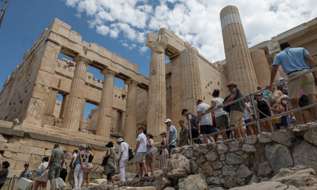 Τραγωδία στην Ακρόπολη: Τουρίστρια έπεσε από σκαλιά και σκοτώθηκε